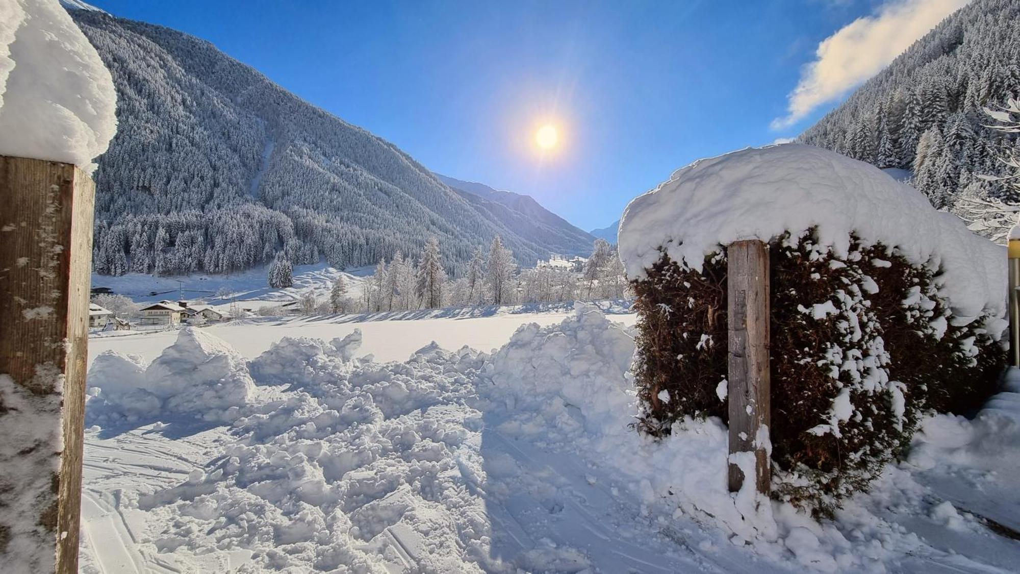 Gastehaus Landhaus Tyrol Hotell Gries im Sellrain Exteriör bild