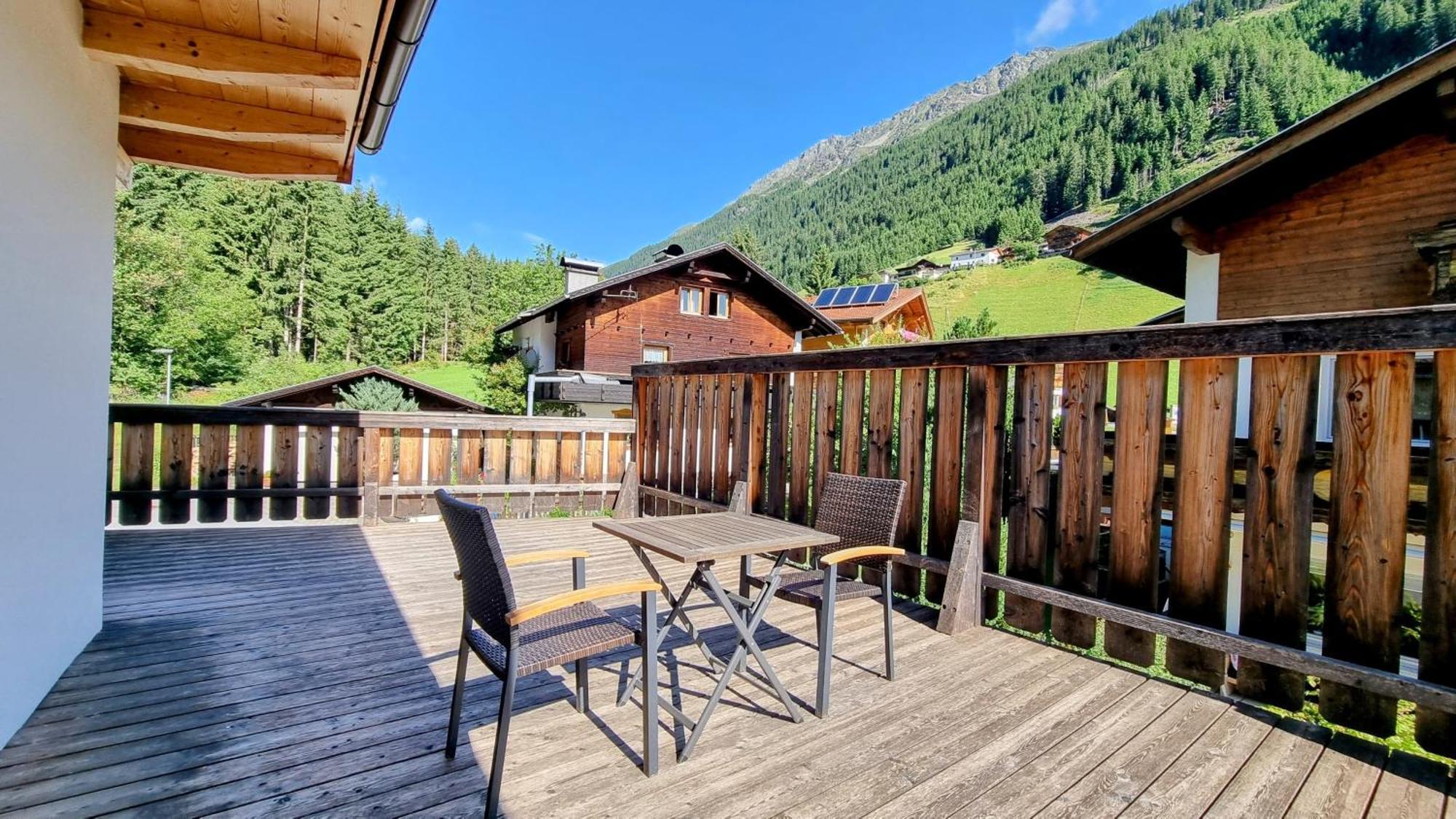 Gastehaus Landhaus Tyrol Hotell Gries im Sellrain Exteriör bild